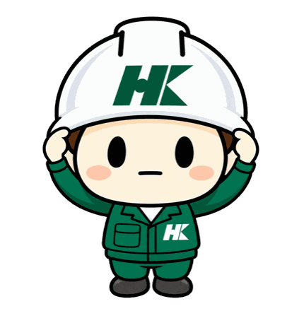 ヘルメットをかぶって準備するヒグっチ